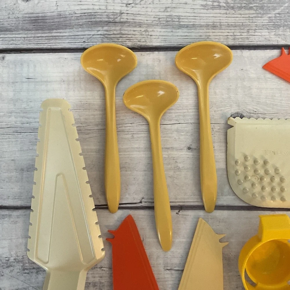 Tupperware Kitchen Gadgets Utensils Tools Vintage Lot  Of 18 Items